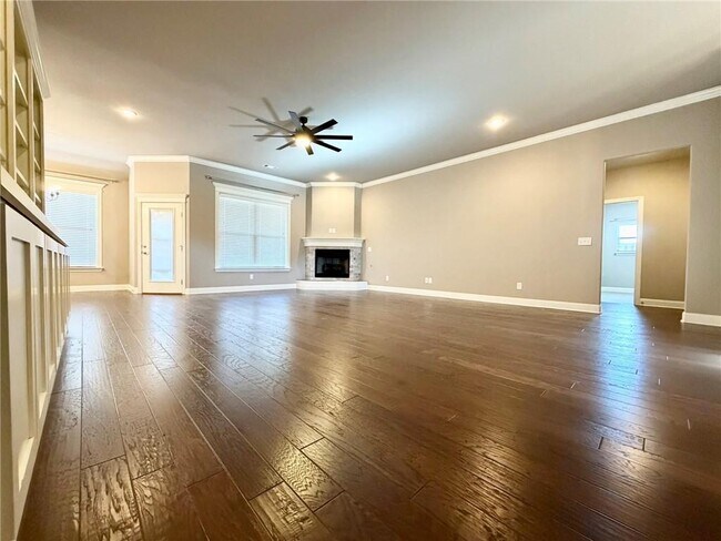 Building Photo - 1309 W Gum St