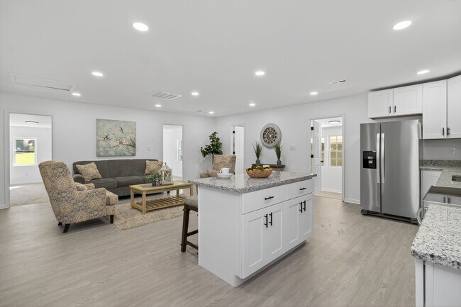 Building Photo - 13648 Track Ln