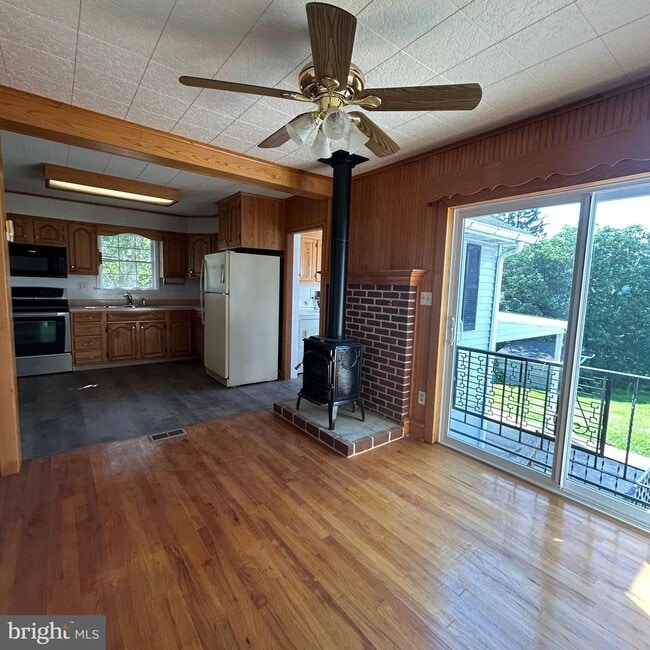 Building Photo - 379 Dehaven St