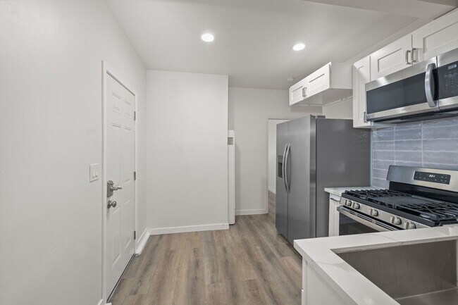 Building Photo - 5318-5320 Brockbank Place