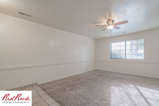 Building Photo - Charming 2 Bedroom Townhome