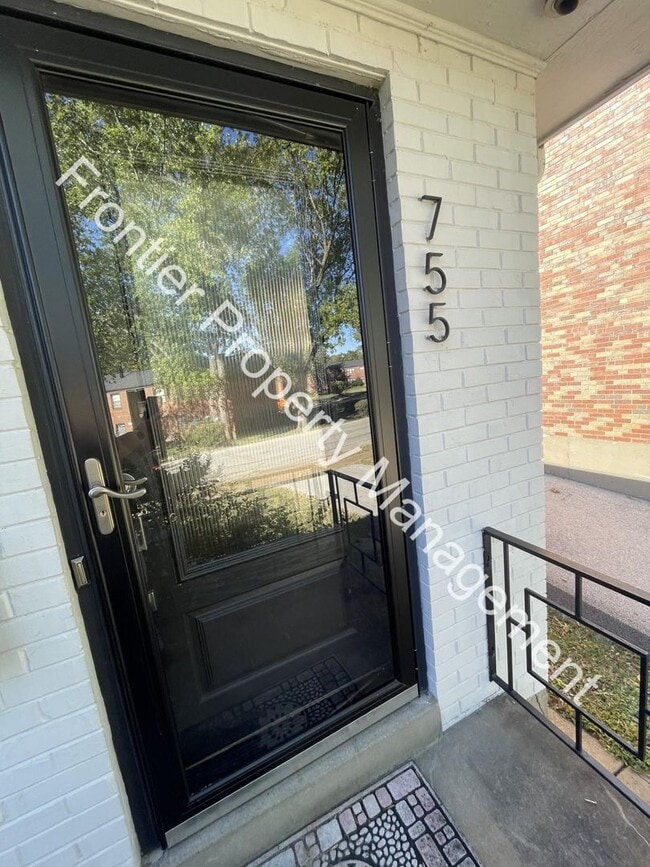 Building Photo - Charming 2 Bedroom Duplex – Don’t Miss Out!