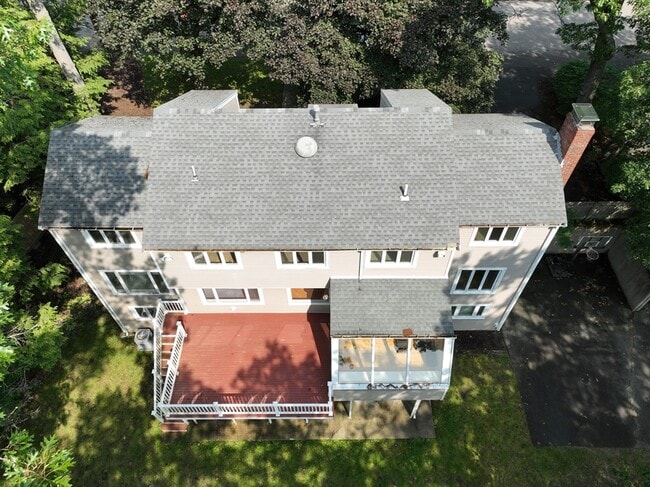 Building Photo - 12 Williams St