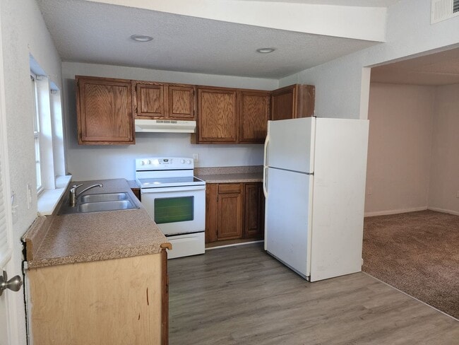 Building Photo - 2043 Maywood St