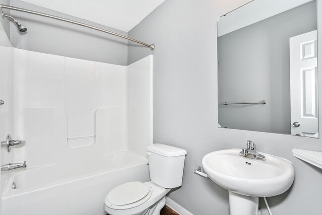 Building Photo - Spacious Duplex Near St. Joe