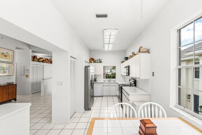 Building Photo - 5142 Lake Catalina Dr