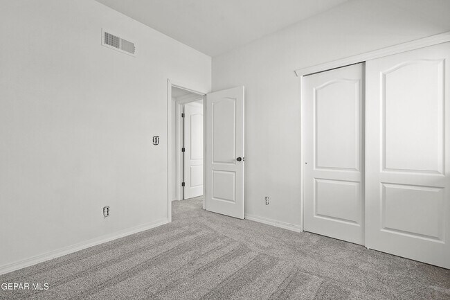 Building Photo - 1060 Summer Rain St