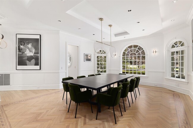 Building Photo - 218 Croton Ave