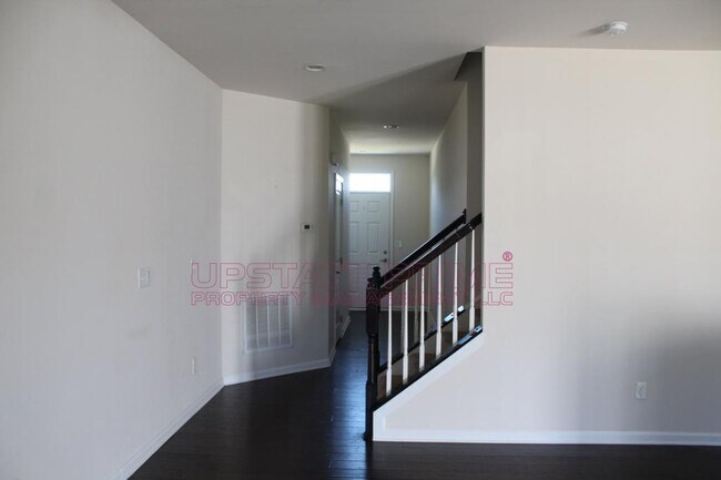 Building Photo - 204 Alderside Pl