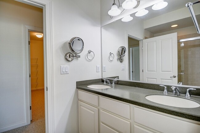 Building Photo - FOR RENT - NORFOLK!