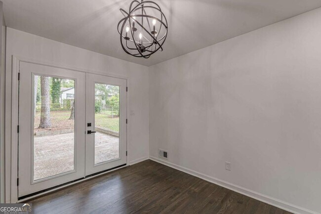 Building Photo - 2352 Glendale Dr