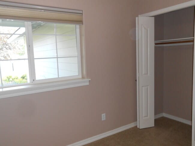 Building Photo - 2396 NE Desert Willow Ct