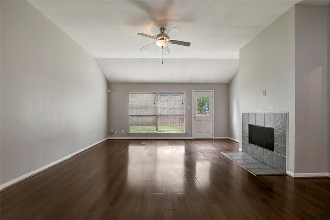 Building Photo - 1930 Greenbriar Colony Dr