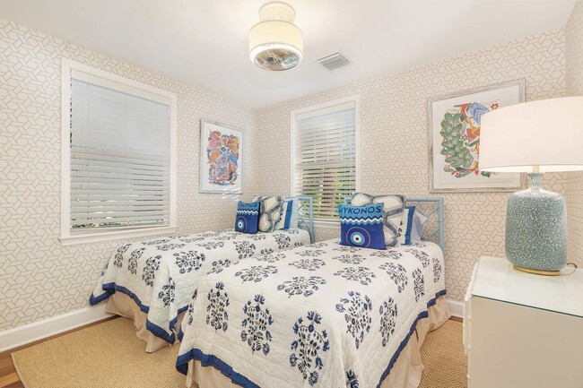 Building Photo - 357 Seabreeze Ave