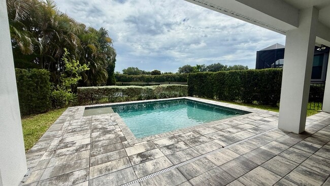 Building Photo - 7744 Sandhill Lake Dr