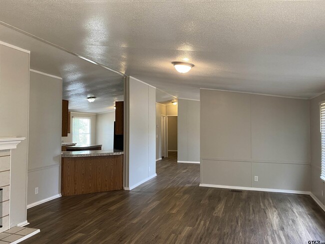 Building Photo - 22944 Shell Shore Dr