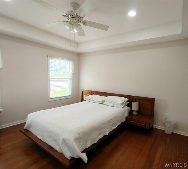 Building Photo - 441 Riverwalk Dr