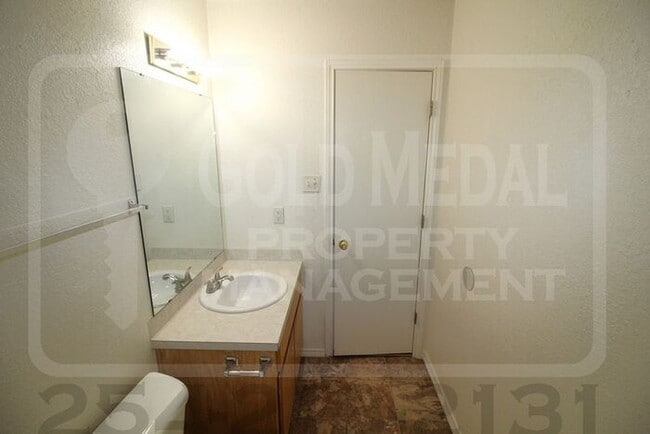 Building Photo - 4202 Deek Dr