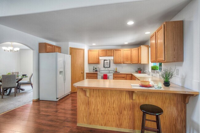 Building Photo - Main floor master - A/C home with 4 bedrooms formal living/dining and great room! Olympia School ...