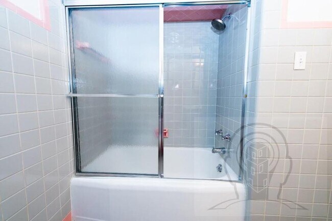 Building Photo - 2 bedroom in CHICAGO IL 60641