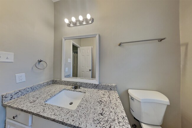 Building Photo - 15610 Forest Run Dr