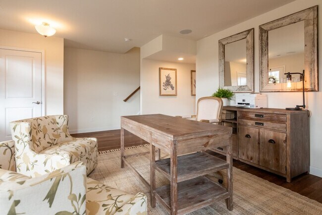 Building Photo - Blacksburg, 3BR / 2.5 BA, Beautiful Townhome available in April 2026