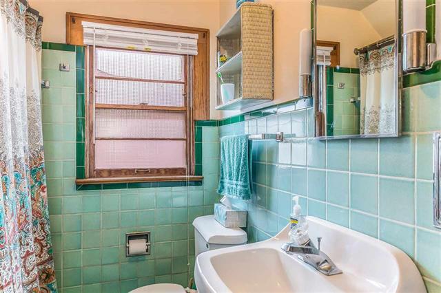 Bathroom - 302 S Brooks St