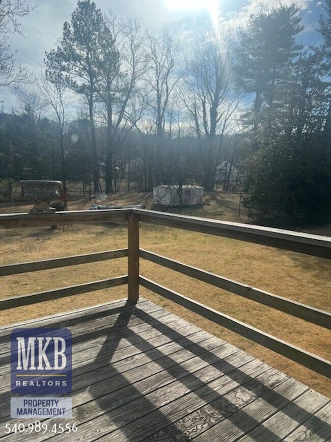 Building Photo - Garden City- 1 Bedroom duplex