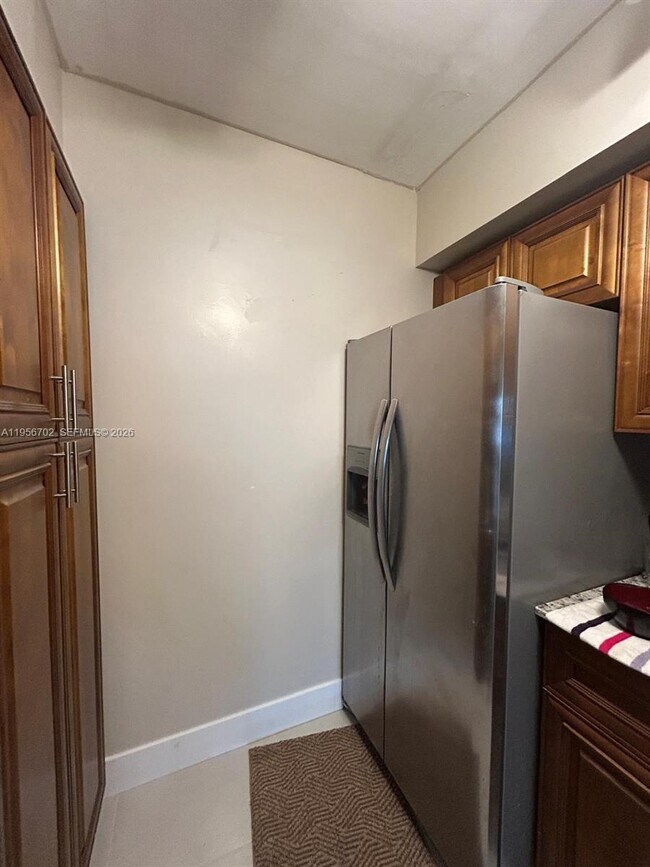 Building Photo - 270 NE 191st St