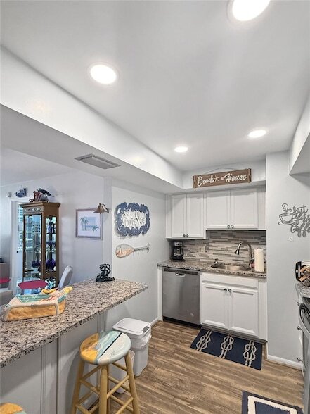 Building Photo - 525 N Ocean Blvd