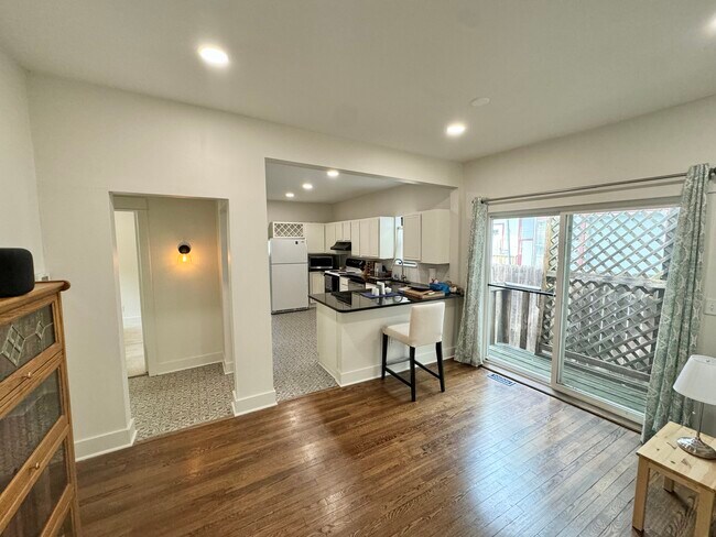 Building Photo - 1005 N Waco Ave