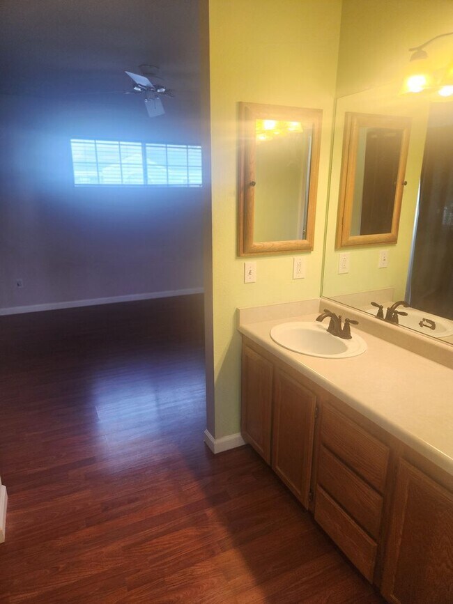 Building Photo - Beautiful well maintained two story, two bedroom townhouse with private backyard.