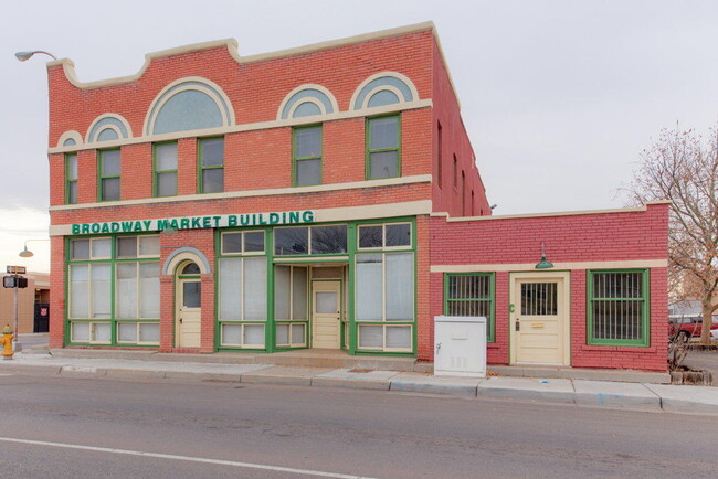 Primary Photo - 421 Broadway Blvd SE