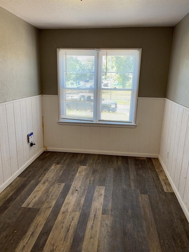 Building Photo - 2811 NW 21st Pl