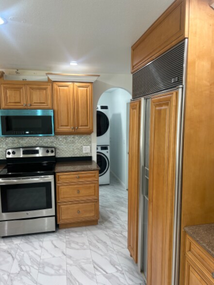 Building Photo - 1313 Mango Ave