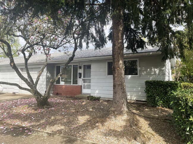 Building Photo - 1624-1634 Capitol St SE Salem, OR 97302