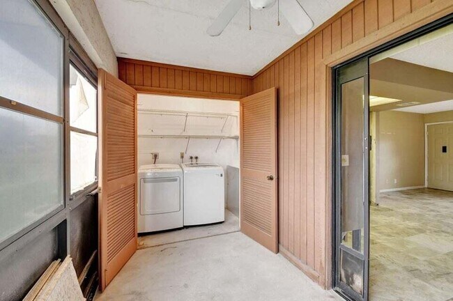 Building Photo - 4489 Oak Terrace Dr