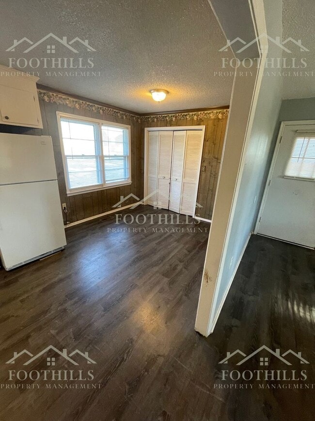 Building Photo - Newly Renovated 3-Bed, 2-Bath Brick Home