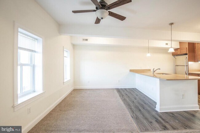 Building Photo - 30 W State St