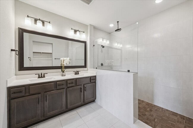 Building Photo - 10942 Brambling Wood Dr