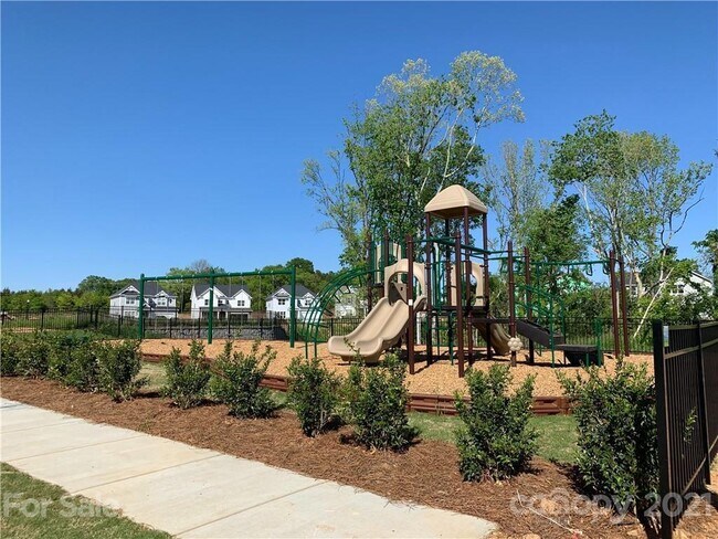 Building Photo - 6640 Wildbrook Dr