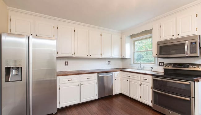 Building Photo - 2180 Kingsbrook Dr