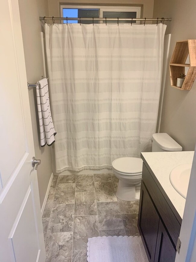 Building Photo - Beautiful 3 Bedroom Home in Moses Lake