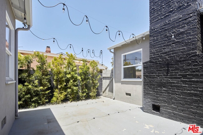 Building Photo - 2904 W 81st St