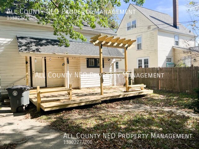 Building Photo - 1422 Elder Ave
