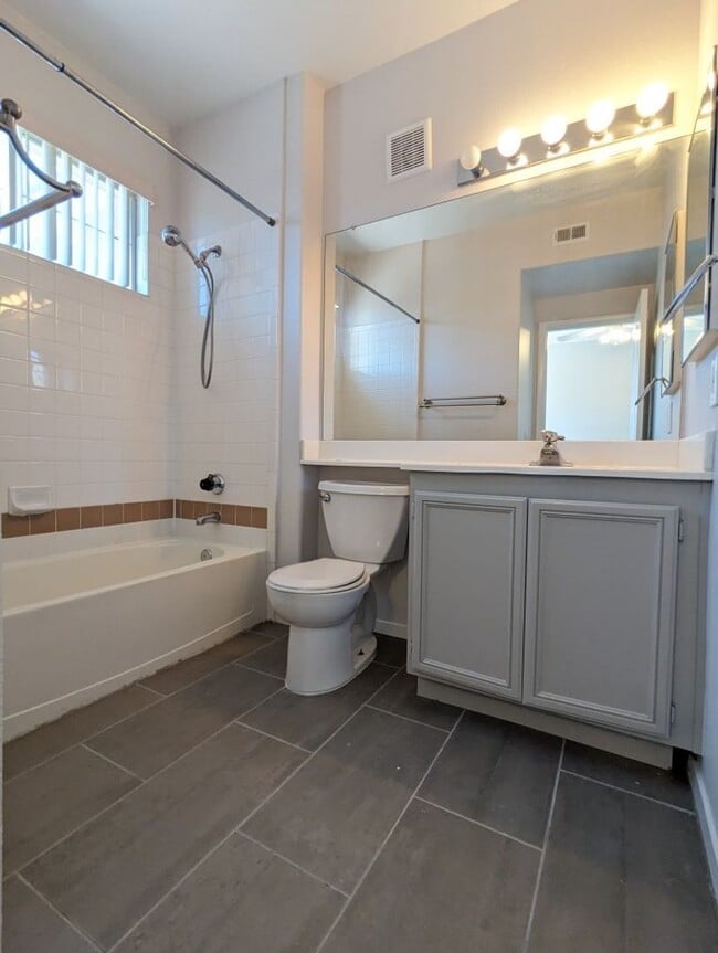 Building Photo - 9901 Trailwood Dr