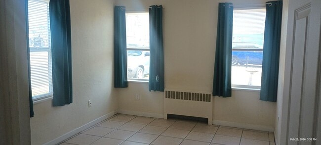 Building Photo - Beachside bungalow  2 bedrooms