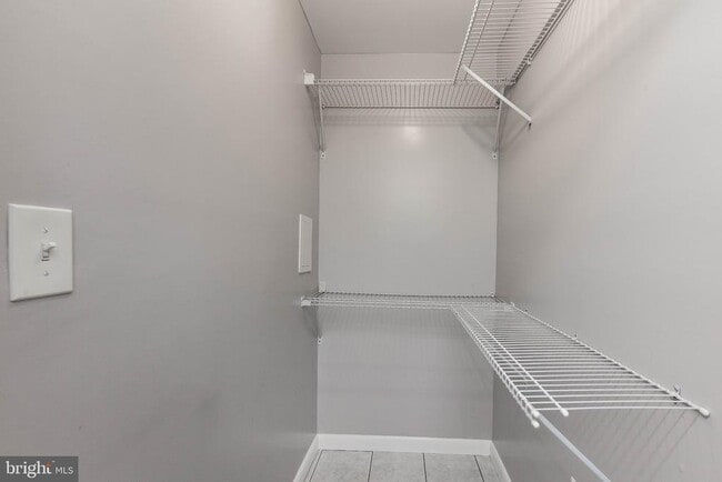 Building Photo - 1327 Alderton Ln
