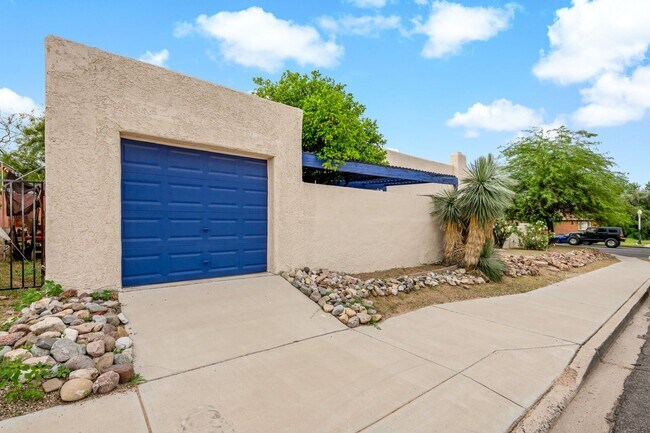 Building Photo - 2401