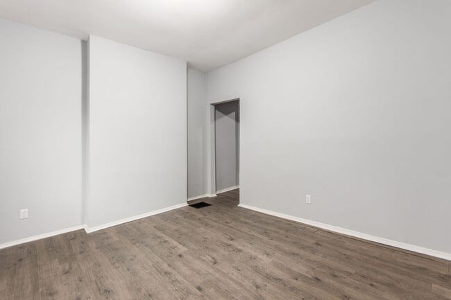 Building Photo - 673-675 Stanley Ave